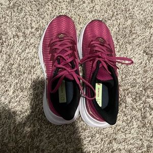 Hoka Solimar in Festival Fuchsia